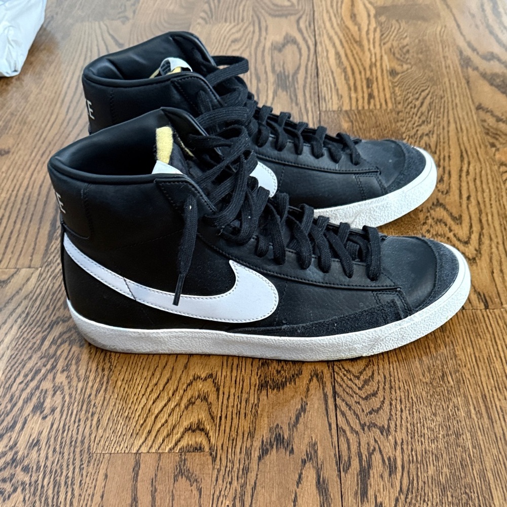 Nike Men's Black and White High-Top Sneakers